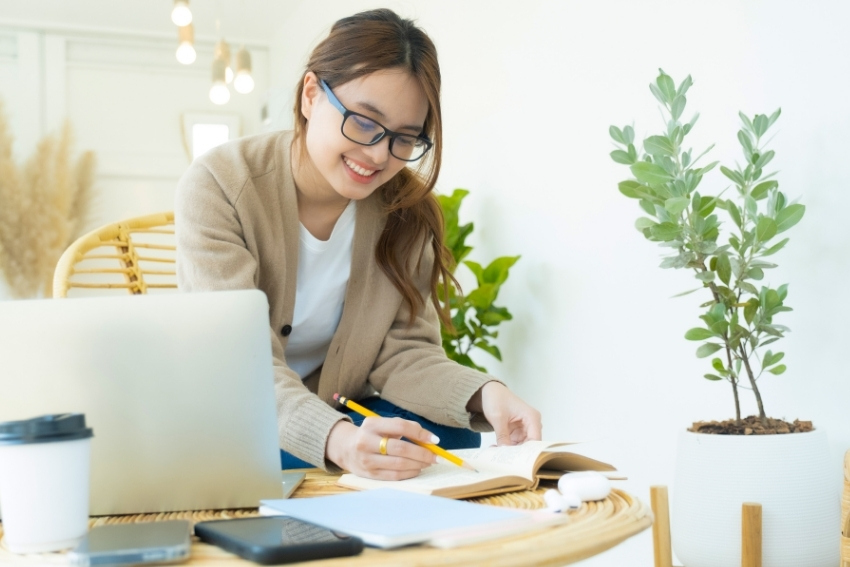 How to Find GCSE Tutors and Choose GCSE Subjects - GCSE Tutor Teaching Online