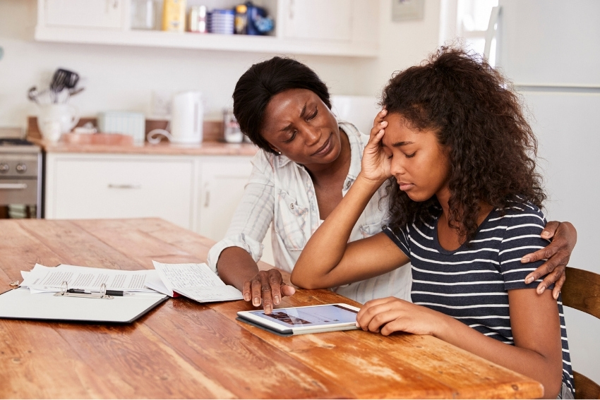 Signs that Child Needs Help with School - Teenager Stressed