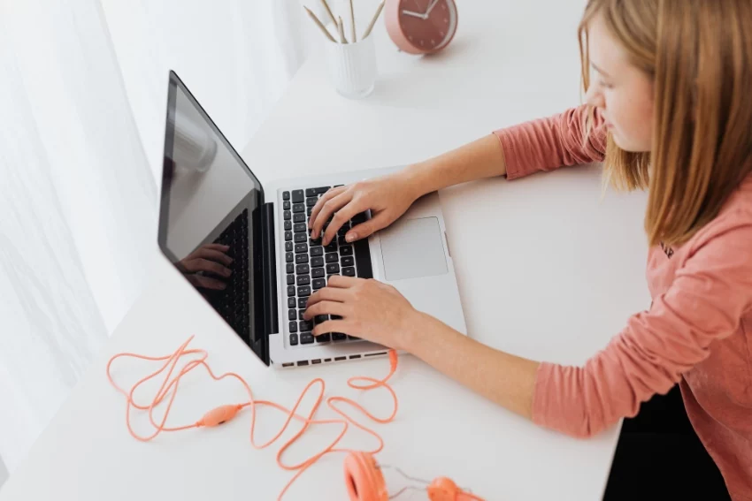 Student Writing an Online GCSE Mock on Edumentors