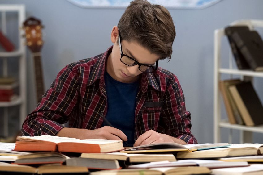 how to write comparative essay in a level english