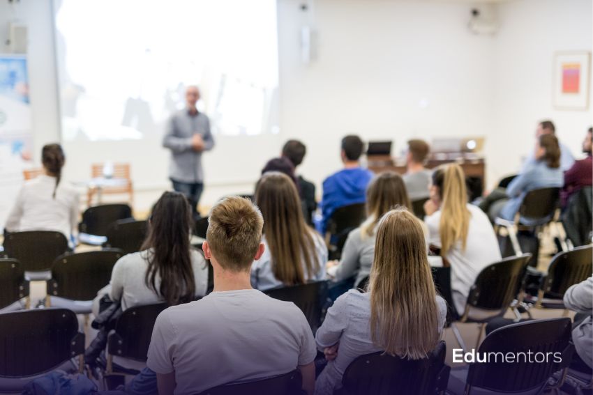 ucl economics entry requirements